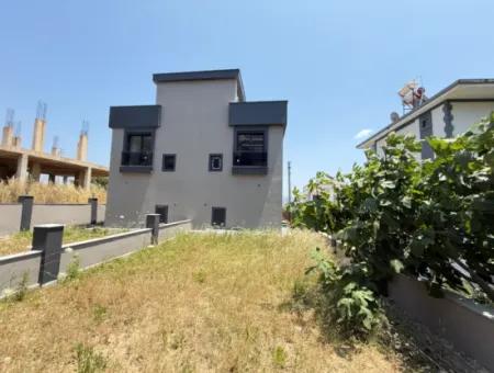 Seferihisar Doğanbeyde Satılık 3+1 Deniz Manzaralı Bahçeli Villa