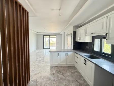 Seferihisar Doğanbeyde Satılık 3+1 Deniz Manzaralı Bahçeli Villa