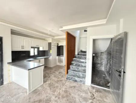 Seferihisar Doğanbeyde Satılık 3+1 Deniz Manzaralı Bahçeli Villa