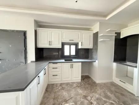 Seferihisar Doğanbeyde Satılık 3+1 Deniz Manzaralı Bahçeli Villa