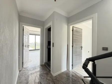 Seferihisar Doğanbeyde Satılık 3+1 Deniz Manzaralı Bahçeli Villa