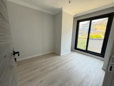 Seferihisar Doğanbeyde Satılık 3+1 Deniz Manzaralı Bahçeli Villa