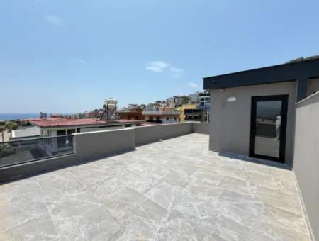 Seferihisar Doğanbeyde Satılık 3+1 Deniz Manzaralı Bahçeli Villa