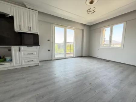 Seferihisar Ürkmez'de Denize 300 M, Satılık 2+1 Masrafsız Daire