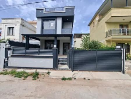Seferihisar Doğanbey‘de Satılık Tek Müstakil Geniş Bahçeli Sıfır 3+ 1 Villa