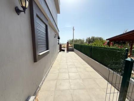 Seferihisar Ürkmez De Satılık Sıfır Geniş Bahçeli 3+1 Villa