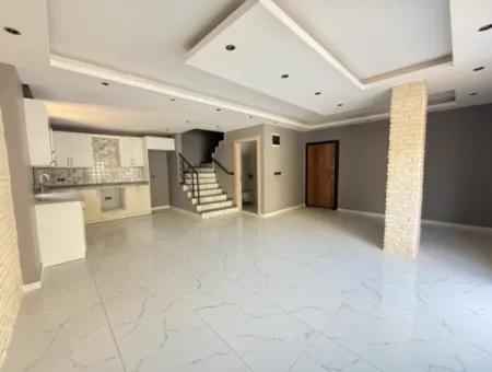 Seferihisar Ürkmez De Satılık Sıfır Geniş Bahçeli 3+1 Villa