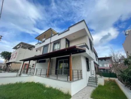 Seferihisar Doğanbey'de Satılık Ferah Konum Denize Çok Yakın 3+1 Lüks Villa