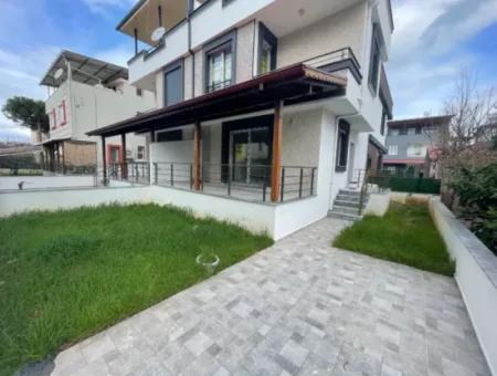 Seferihisar Doğanbey'de Satılık Ferah Konum Denize Çok Yakın 3+1 Lüks Villa