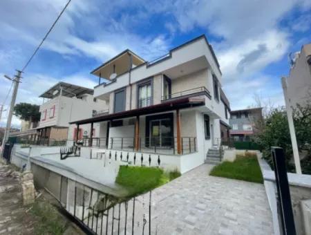 Seferihisar Doğanbey'de Satılık Ferah Konum Denize Çok Yakın 3+1 Lüks Villa