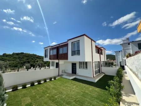 Seferihisar Doganbey Payamlı'da Satılık Sıfır Bahçeli 2+1 Villa
