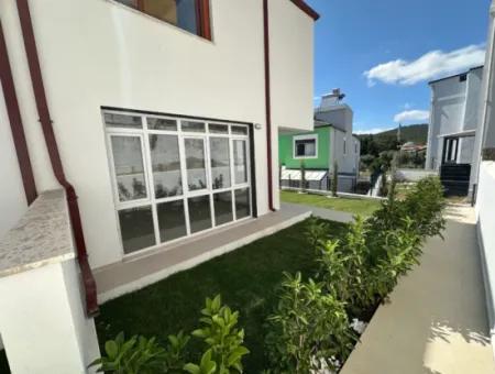 Seferihisar Doganbey Payamlı'da Satılık Sıfır Bahçeli 2+1 Villa