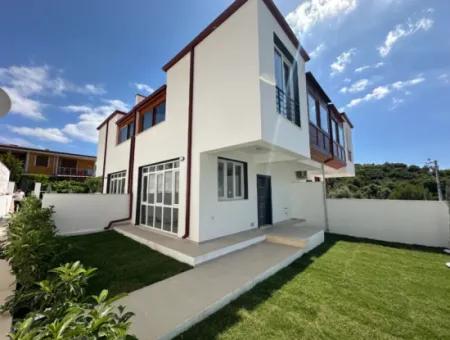 Seferihisar Doganbey Payamlı'da Satılık Sıfır Bahçeli 2+1 Villa