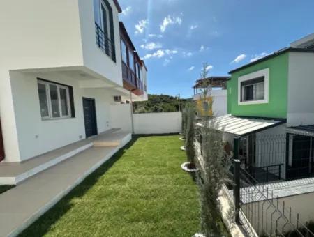 Seferihisar Doganbey Payamlı'da Satılık Sıfır Bahçeli 2+1 Villa