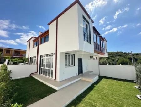 Seferihisar Doganbey Payamlı'da Satılık Sıfır Bahçeli 2+1 Villa