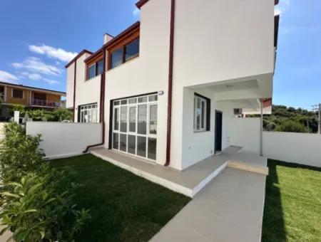 Seferihisar Doganbey Payamlı'da Satılık Sıfır Bahçeli 2+1 Villa