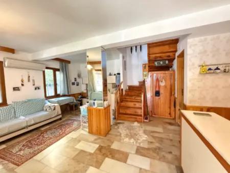 Seferihisar Ürkmez’de Deniz Tarafında Satılık 3 + 1 Masrafsız Villa