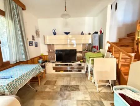 Seferihisar Ürkmez’de Deniz Tarafında Satılık 3 + 1 Masrafsız Villa