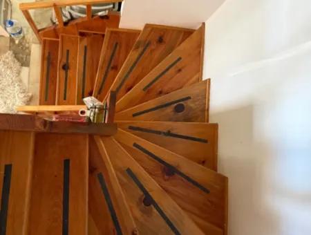 Seferihisar Ürkmez’de Deniz Tarafında Satılık 3 + 1 Masrafsız Villa