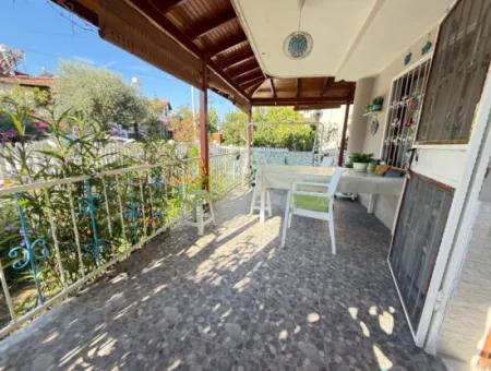 Seferihisar Ürkmez’de Deniz Tarafında Satılık 3 + 1 Masrafsız Villa