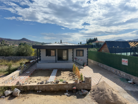 Seferihisar Kavaklıdere’de Satılık 300 Metre² Bahçe İçinde Müstakil 2 + 1 Yazlık