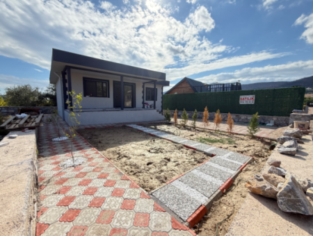 Seferihisar Kavaklıdere’de Satılık 300 Metre² Bahçe İçinde Müstakil 2 + 1 Yazlık