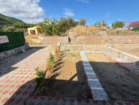 Seferihisar Kavaklıdere’de Satılık 300 Metre² Bahçe İçinde Müstakil 2 + 1 Yazlık
