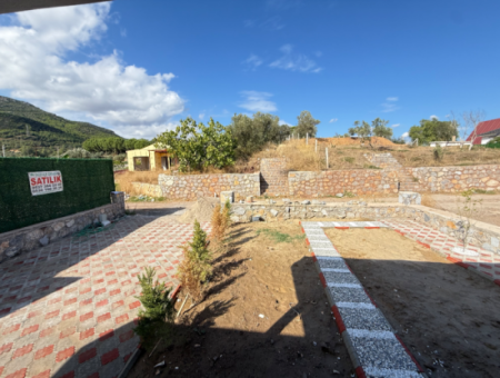 Seferihisar Kavaklıdere’de Satılık 300 Metre² Bahçe İçinde Müstakil 2 + 1 Yazlık
