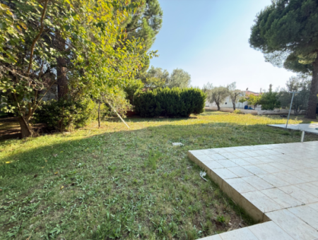 Seferihisar Doğanbey Deniz Tarafında Tek Katlı Müstakil 2 + 1 240 Metre² Bahçe İçinde Yazlık
