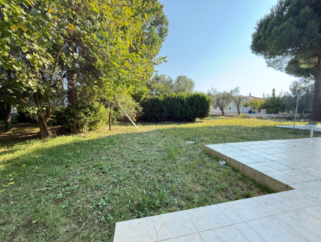 Seferihisar Doğanbey Deniz Tarafında Tek Katlı Müstakil 2 + 1 240 Metre² Bahçe İçinde Yazlık