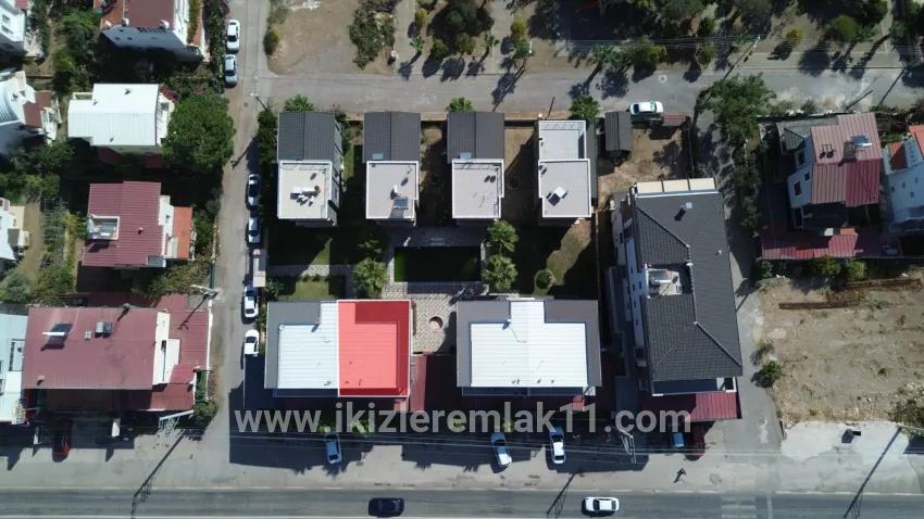 Seferihisar Ürkmez Bengiler Mah. Satılık 3+1 Yazlık - 160 m²