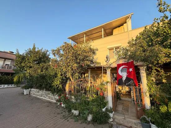 Ürkmez'de Site İçerisinde Havuzlu 4+1 Köşe Bina, Denize 400 M
