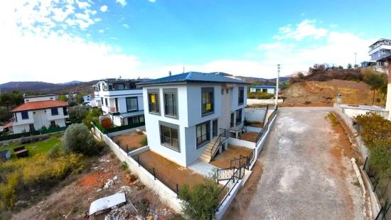 Seferihisar Payamlı'da Satılık Sıfır 2+1 Bahçeli Dubleks Villa